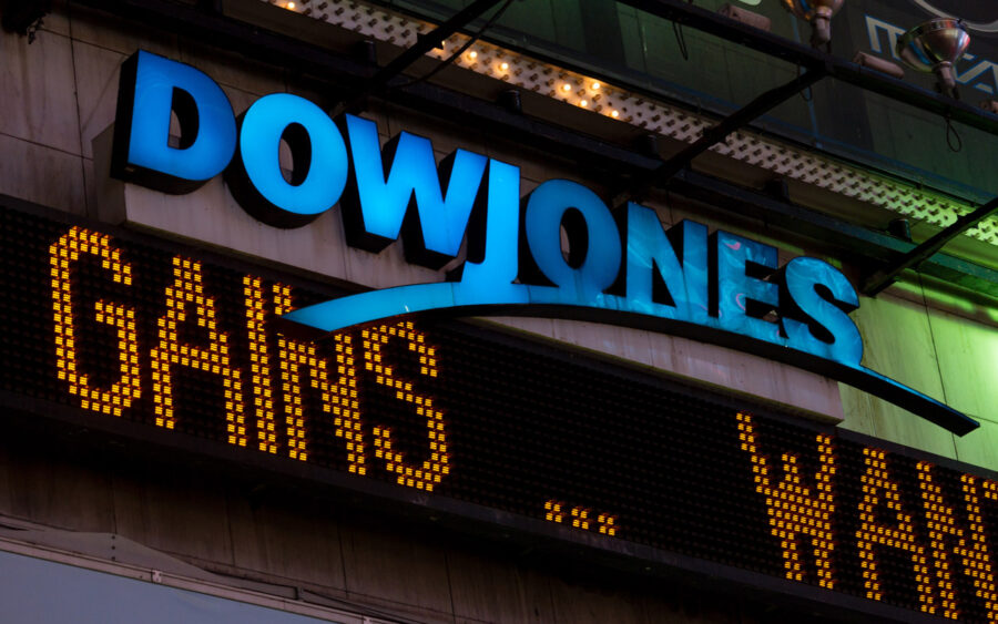 Dow Jones vọt hơn 350 điểm nhờ báo cáo lợi nhuận đầy lạc quan từ các ông lớn