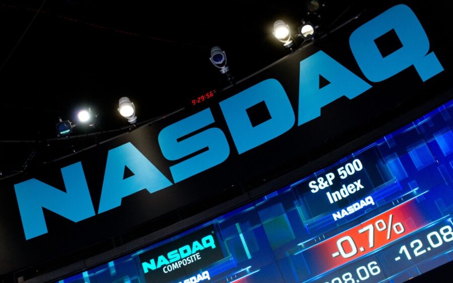 Dow Jones giảm hơn 100 điểm, Nasdaq Composite đứt mạch 8 phiên tăng liền