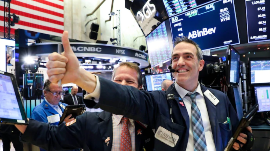 Dow Jones lần đầu vượt 35.000 điểm, chứng khoán Mỹ đồng loạt đi lên